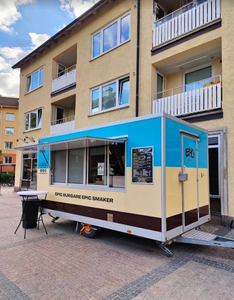 Epic Burgers food truck parked on Rådstuguvägen